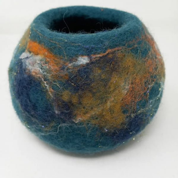 Wintery woolly pots
Saturday 24th February 2024
10.00 am- 1.30 pm
£45.00